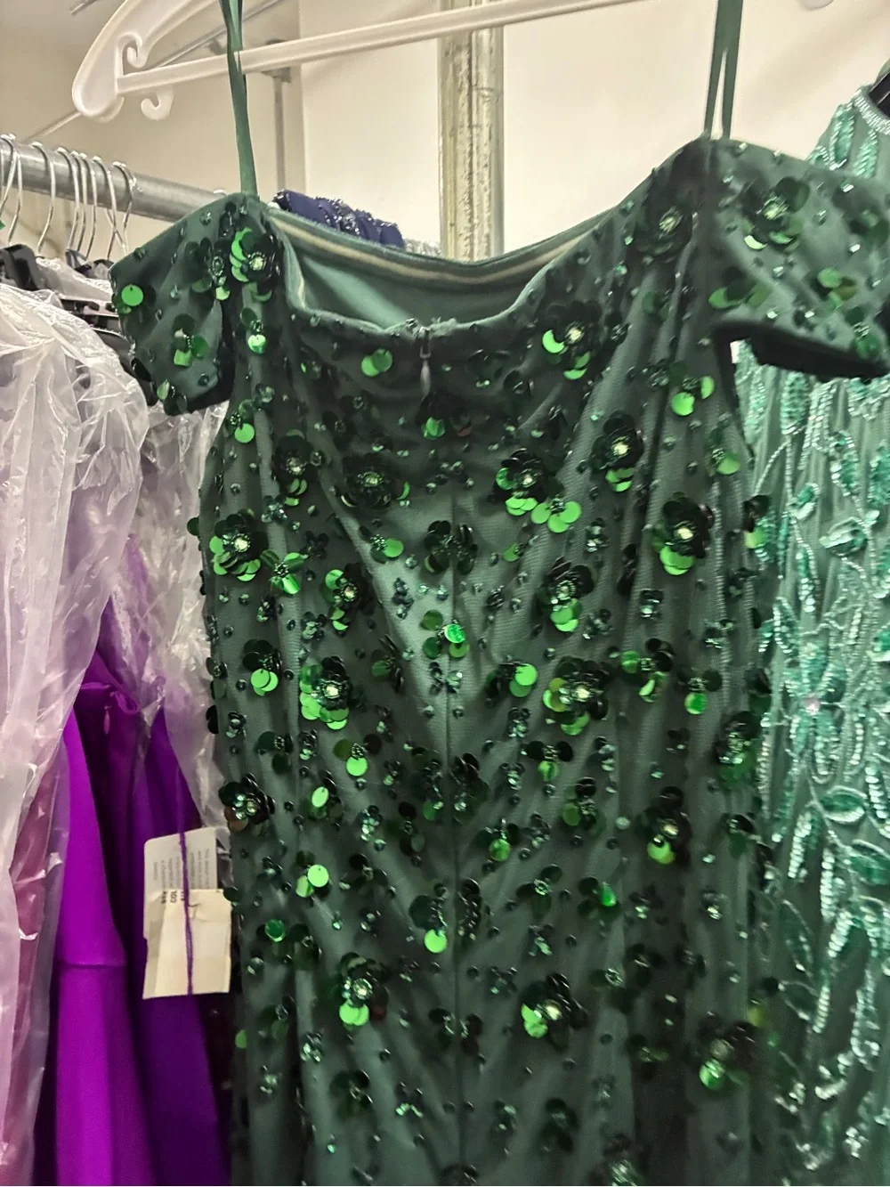 Adrianna Papell SZ 4 NWT Emerald Green Sequin Off Shoulder Formal Gown GALA MOB